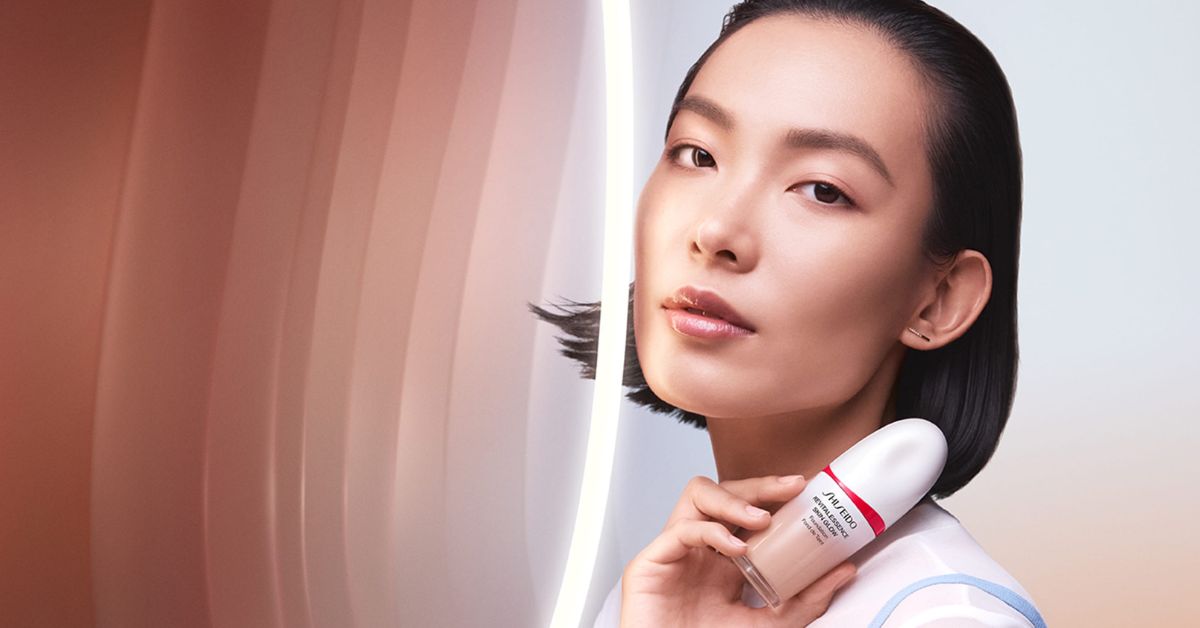 Shiseido RevitalEssence Skin Glow Foundation